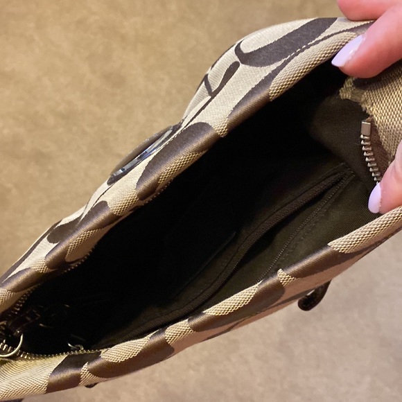 Classic Coach Crossbody - Picture 3 of 3